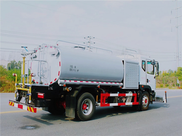 國(guó)六東風(fēng)D9 11方路面清洗車(chē) 國(guó)六東風(fēng)D9 11方路面清洗車(chē)