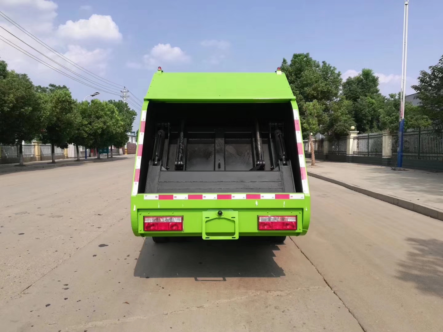 江淮駿鈴6方壓縮垃圾車(chē) 江淮駿鈴6方壓縮垃圾車(chē)