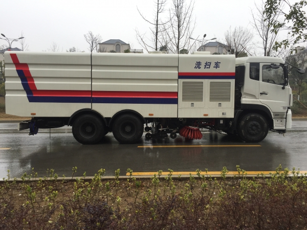 東風(fēng)天龍大型洗掃車塵箱9方水箱 東風(fēng)天龍大型洗掃車塵箱9方水箱