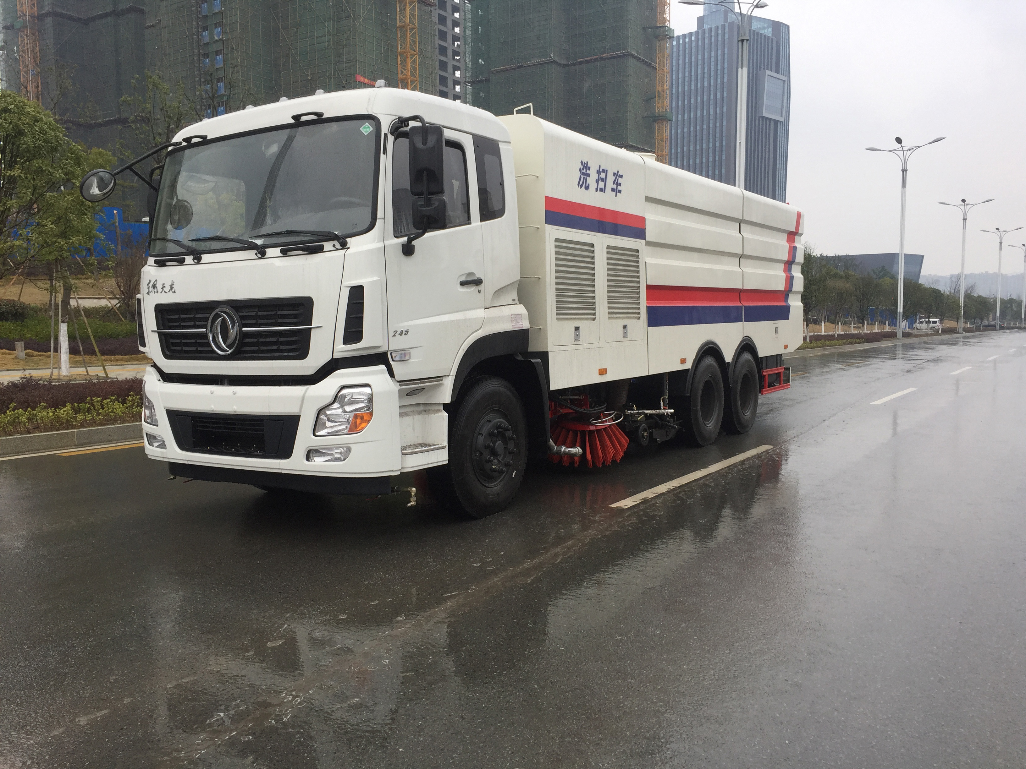 東風天龍大型洗掃車塵箱9方水箱