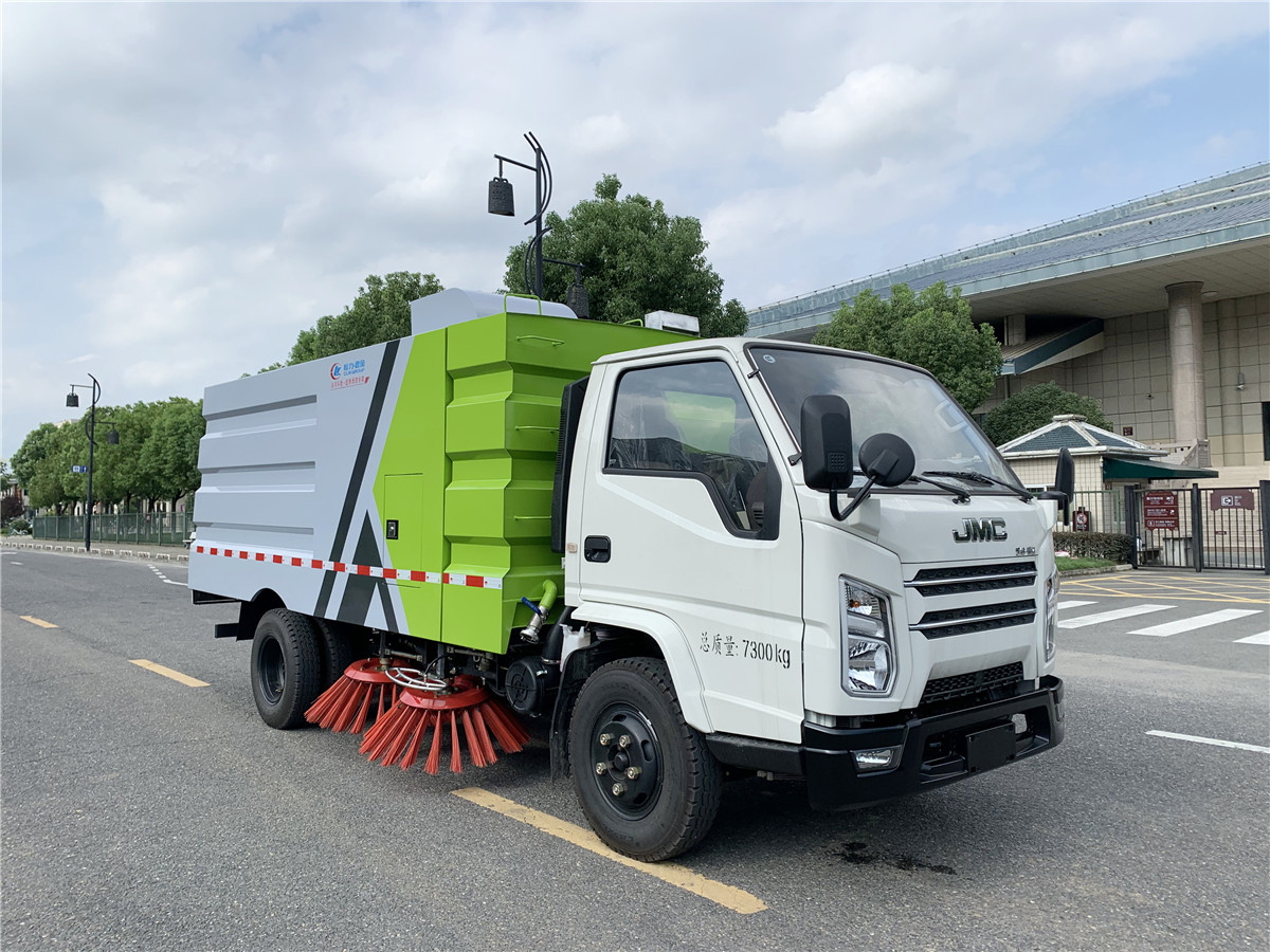 新款江鈴掃路車(chē)