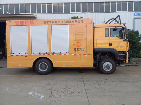 重汽豪沃裝備車