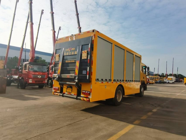東風(fēng)D9 裝備車
